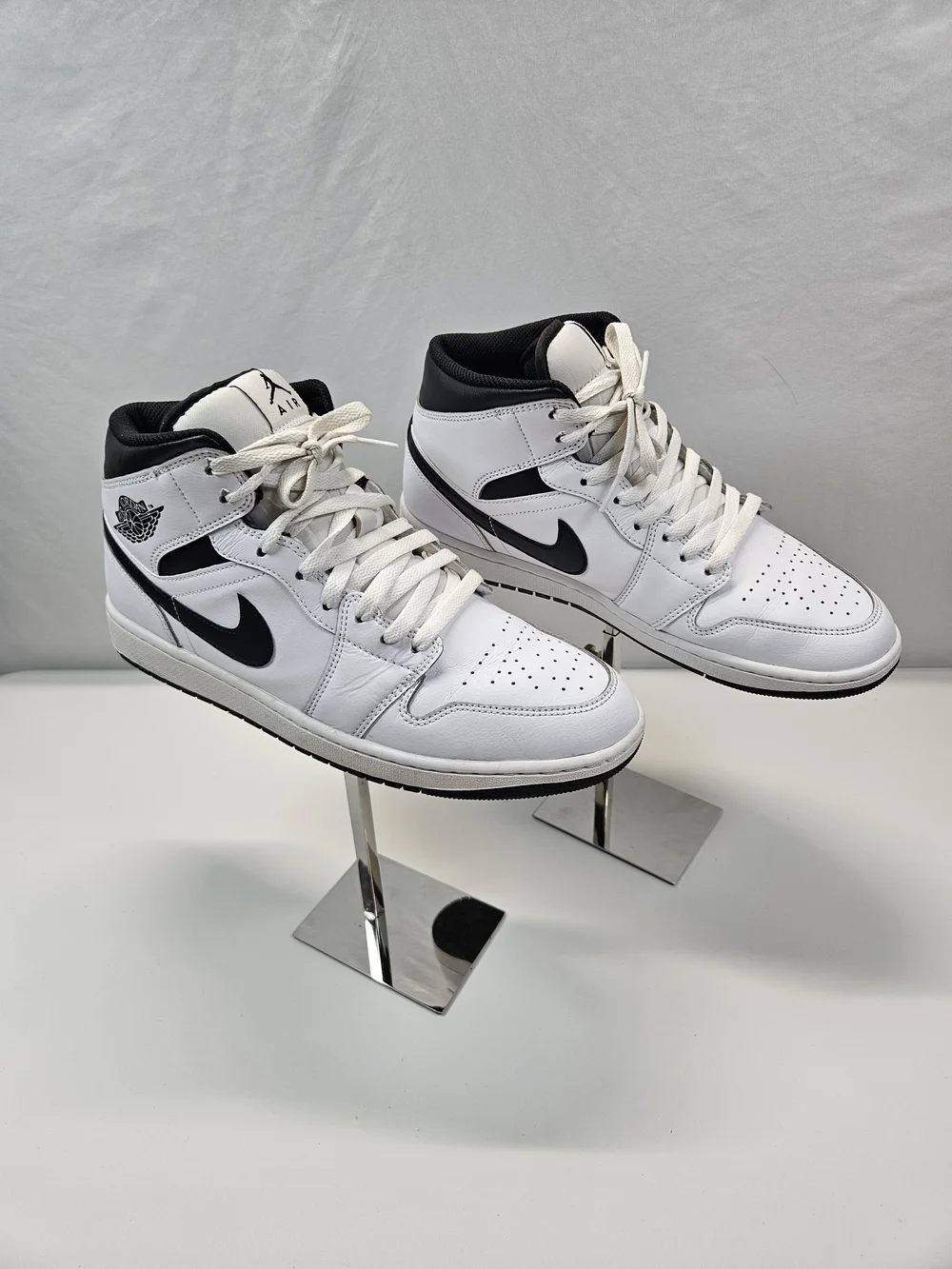 Nike Air Jordan 1 Mid White Black Reverse Panda Stormtrooper 10.5 DQ8426-132 OG